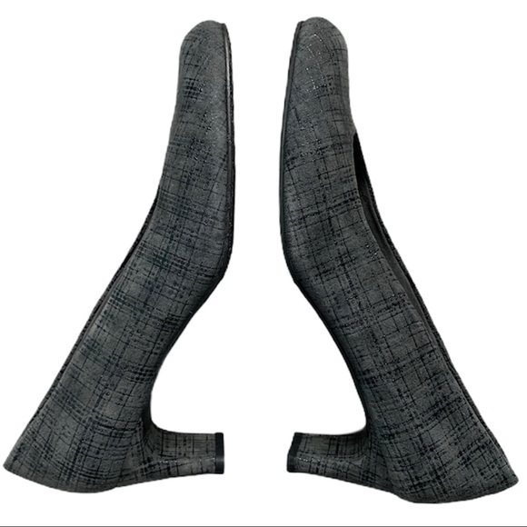 Stuart Weitzman gray suede plaid narrow 2.5” heel - Picture 4 of 8